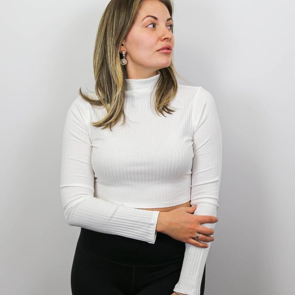 WHITE LONG SLEEVE CROP TOP - Picture 1 of 3